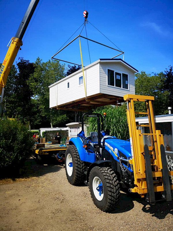 De Bergjes Chalets en Caravans: Transport van uw stacaravan-1