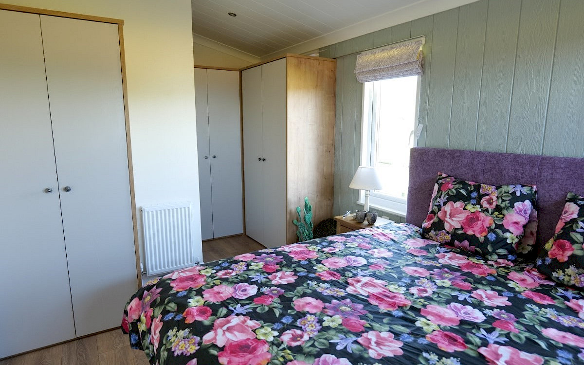 Acorn Chalet 1200 x 600